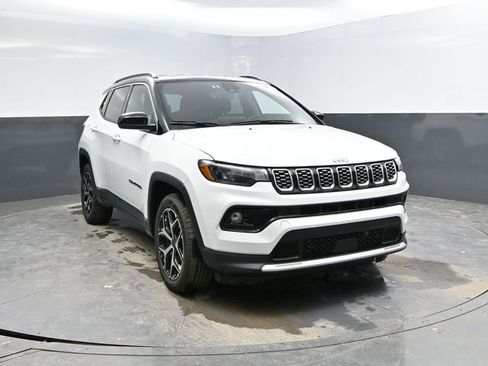 Used 2025 Jeep Compass Limited image 4