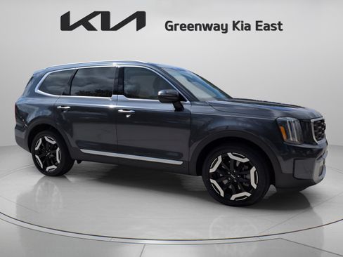 Used 2023 Kia Telluride S w/ S Sunroof Package FWD image 3