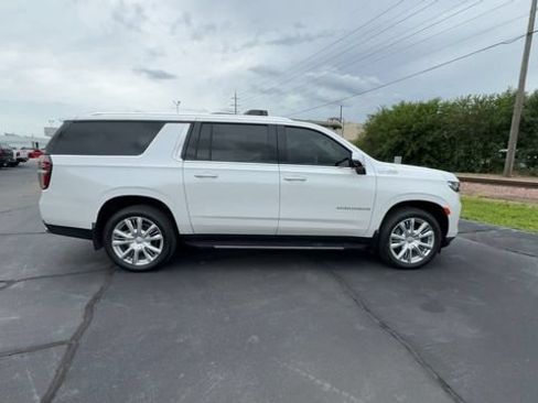 Used 2024 Chevrolet Suburban High Country w/ Advanced Technology Package AWD/4WD image 9