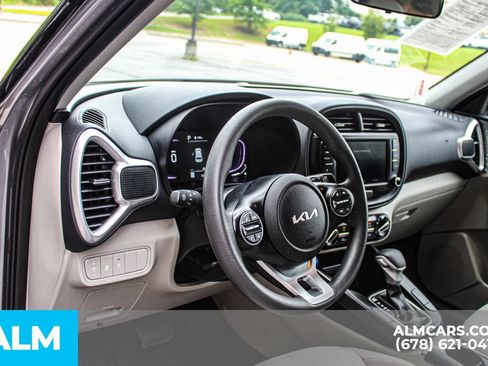 Used 2025 Kia Soul LX w/ LX Technology Package FWD image 31