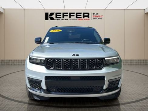 Used 2025 Jeep Grand Cherokee L Summit AWD/4WD image 9