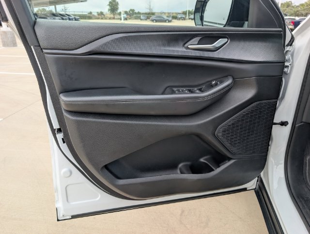 Used 2024 Jeep Grand Cherokee Altitude RWD image 21