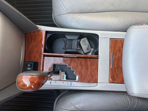 Used 2010 Toyota Camry image 35