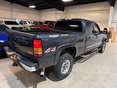 Used 2005 GMC Sierra 2500 SLT w/ Heavy-Duty Power Package AWD/4WD image 14