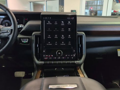 Used 2025 GMC Yukon Denali image 23