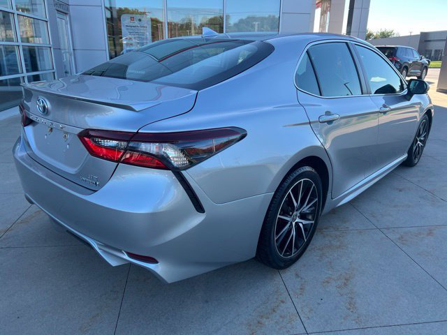 Used 2022 Toyota Camry SE FWD image 7