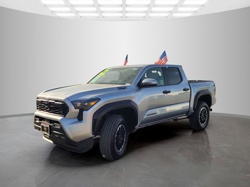 Used 2025 Toyota Tacoma TRD Off-Road w/ TRD Off Road Upgrade Package AWD/4WD image 8