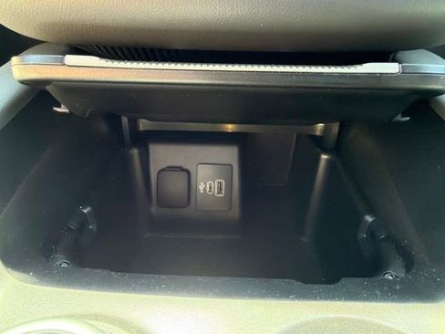 Used 2025 Ford Explorer Active RWD image 37