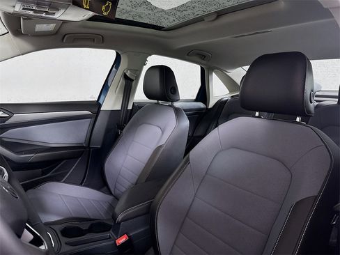 New 2026 Volkswagen Jetta SE image 8