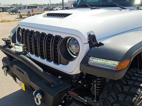 Used 2024 Jeep Gladiator Mojave w/ Technology Group AWD/4WD image 7