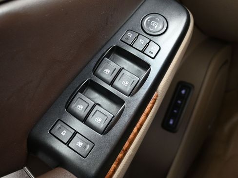 Used 2015 Chevrolet Suburban LTZ AWD/4WD image 25