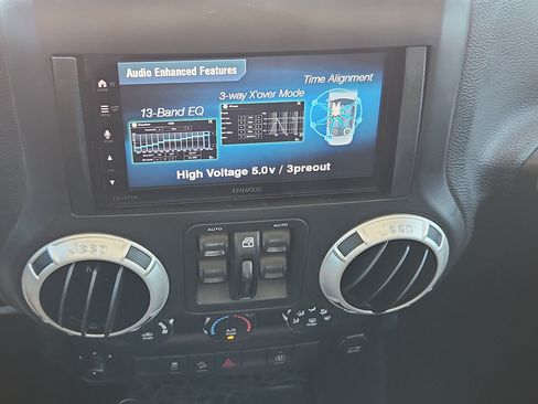 Used 2017 Jeep Wrangler Unlimited Sahara AWD/4WD image 22
