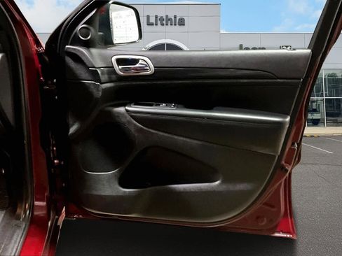 Used 2020 Jeep Grand Cherokee Altitude image 29