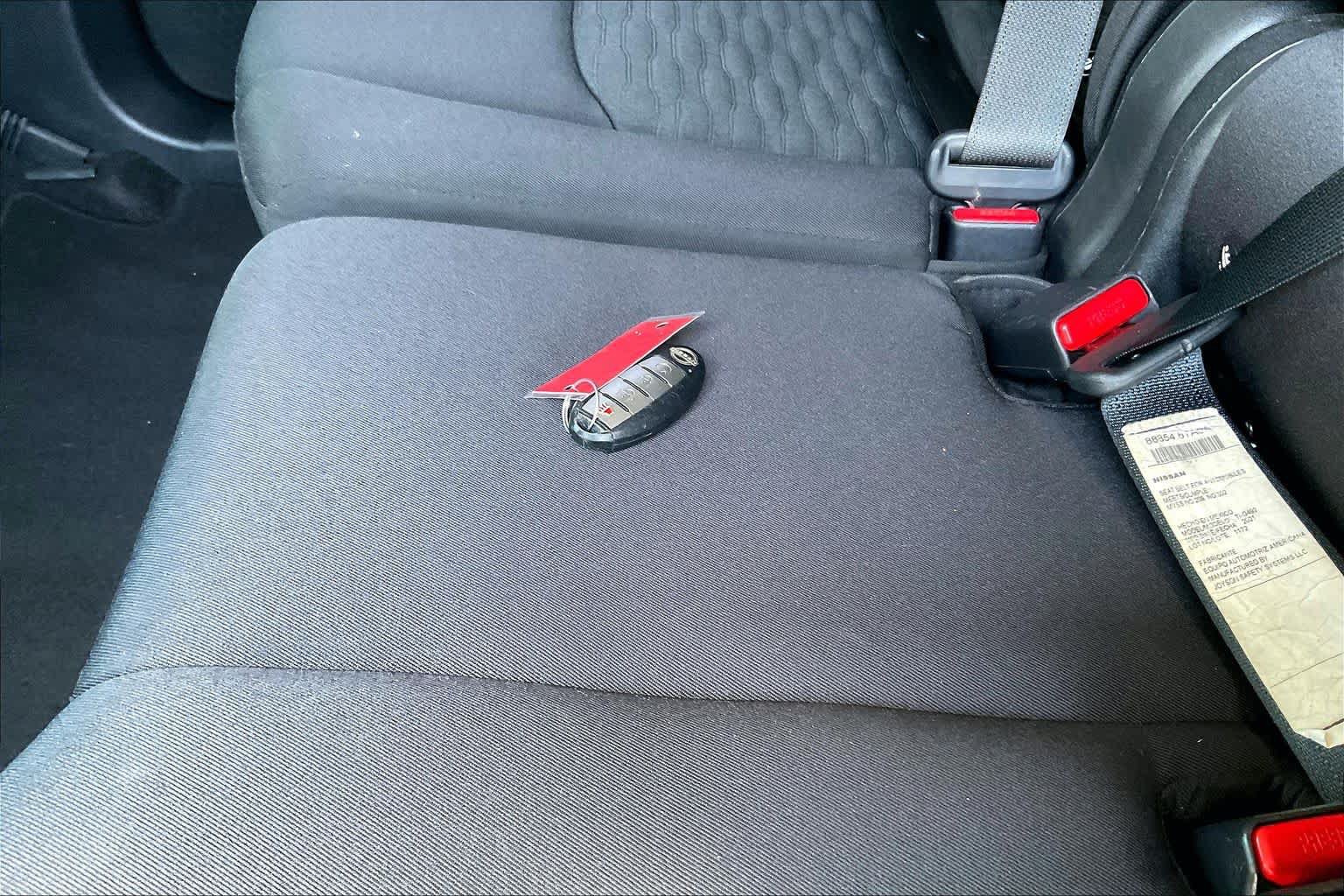 Used 2022 Nissan Pathfinder SV FWD image 14