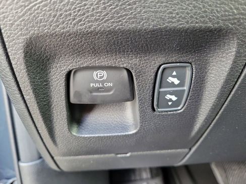 New 2026 RAM 1500 4x4 Crew Cab image 23