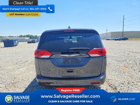 Used 2017 Chrysler Pacifica Touring w/ Tire & Wheel Group FWD image 8