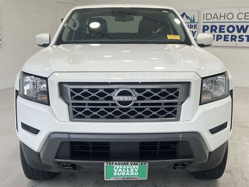 Used 2023 Nissan Frontier SV image 3