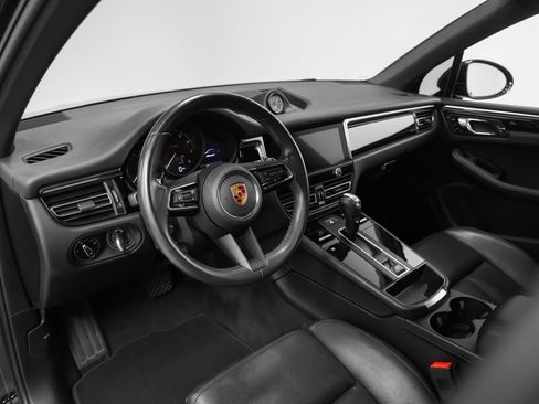 Certified 2022 Porsche Macan AWD/4WD image 43