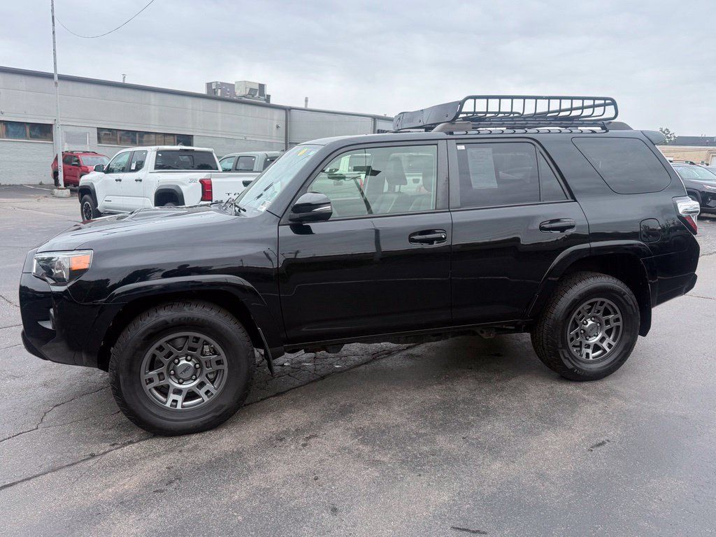 Certified 2020 Toyota 4Runner Venture w/ Moonroof Package AWD/4WD image 3