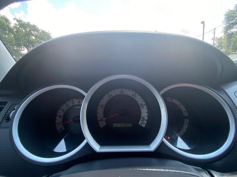 Used 2011 Toyota Tacoma PreRunner w/ SR5 Pkg #2 RWD image 9