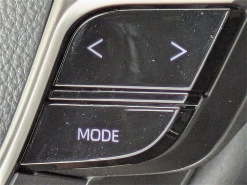 Used 2025 Toyota Camry SE image 28