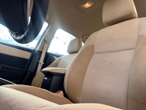 Used 2017 Toyota Corolla LE image 9