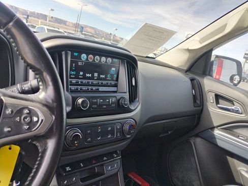 Used 2018 Chevrolet Colorado Z71 AWD/4WD image 17