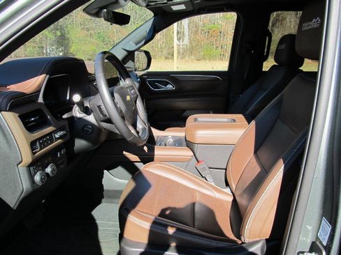 Used 2023 Chevrolet Tahoe High Country image 14