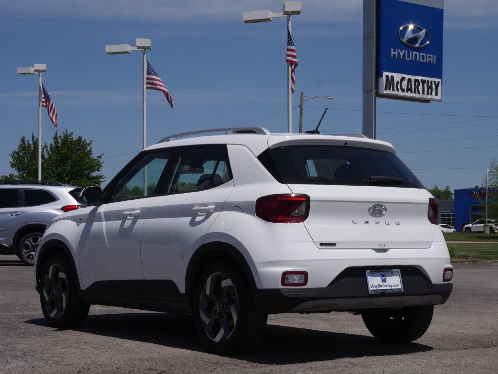 Used 2025 Hyundai Venue SEL FWD image 14