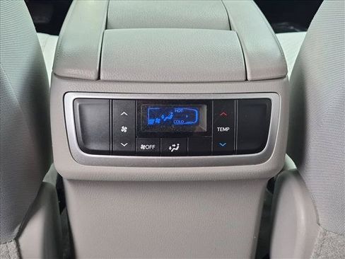 Used 2018 Toyota Highlander LE FWD image 16