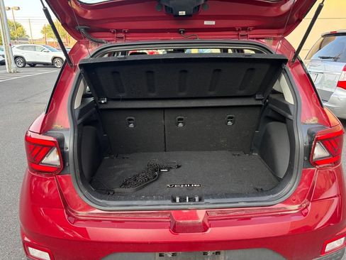 Used 2023 Hyundai Venue SEL FWD image 7