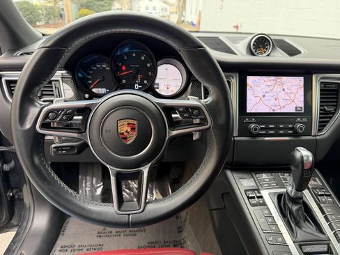 Used 2018 Porsche Macan AWD/4WD image 19