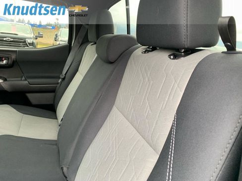 Used 2020 Toyota Tacoma TRD Sport image 17