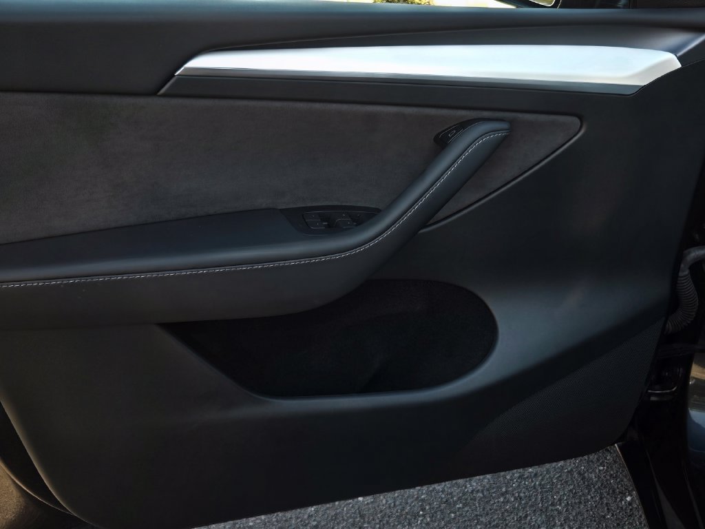 Used 2024 Tesla Model Y Long Range RWD image 11