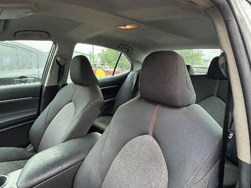 Used 2018 Toyota Camry LE FWD image 7