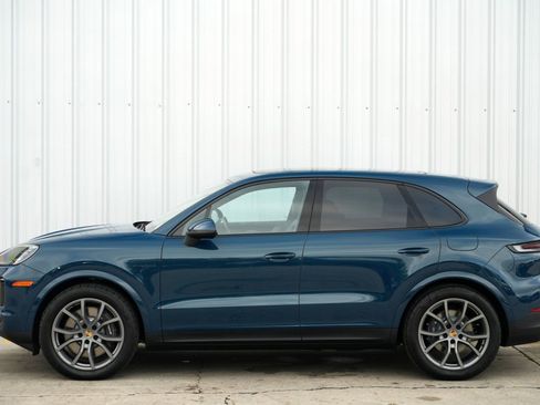 Used 2024 Porsche Cayenne w/ Premium Package image 9