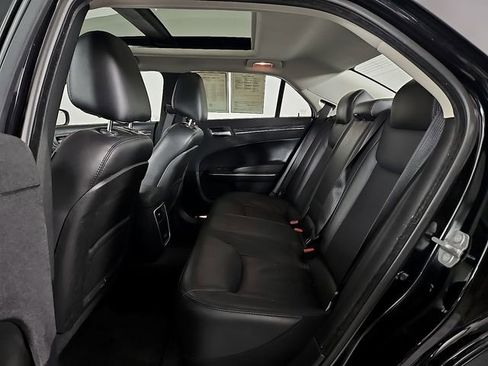 Used 2017 Chrysler 300 Limited w/ Value Package image 10