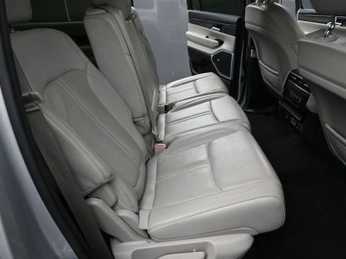 Used 2023 Jeep Wagoneer L Series III w/ Preferred Equipment Group image 39