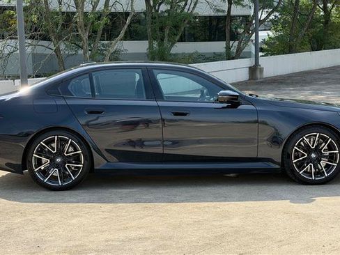 Used 2026 BMW M5 w/ Executive Package AWD/4WD image 9