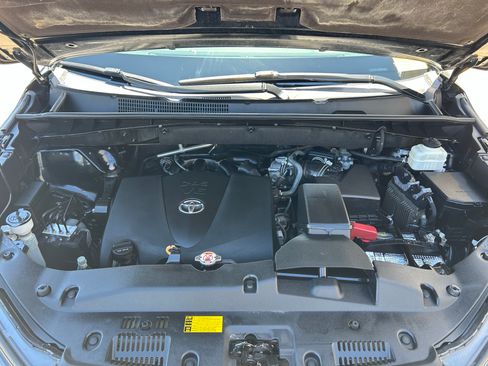 Used 2019 Toyota Highlander SE AWD/4WD image 12