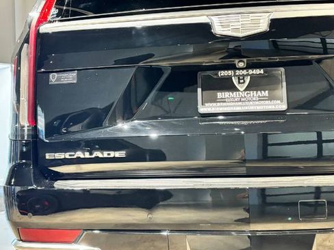 Used 2021 Cadillac Escalade Luxury image 15