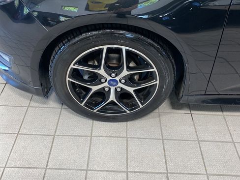 Used 2015 Ford Focus SE w/ SE Sport Package FWD image 3