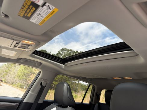 Used 2026 Toyota Highlander Limited image 31