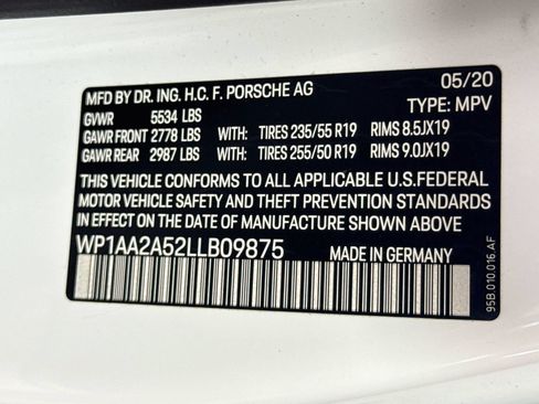 Certified 2020 Porsche Macan AWD/4WD image 32