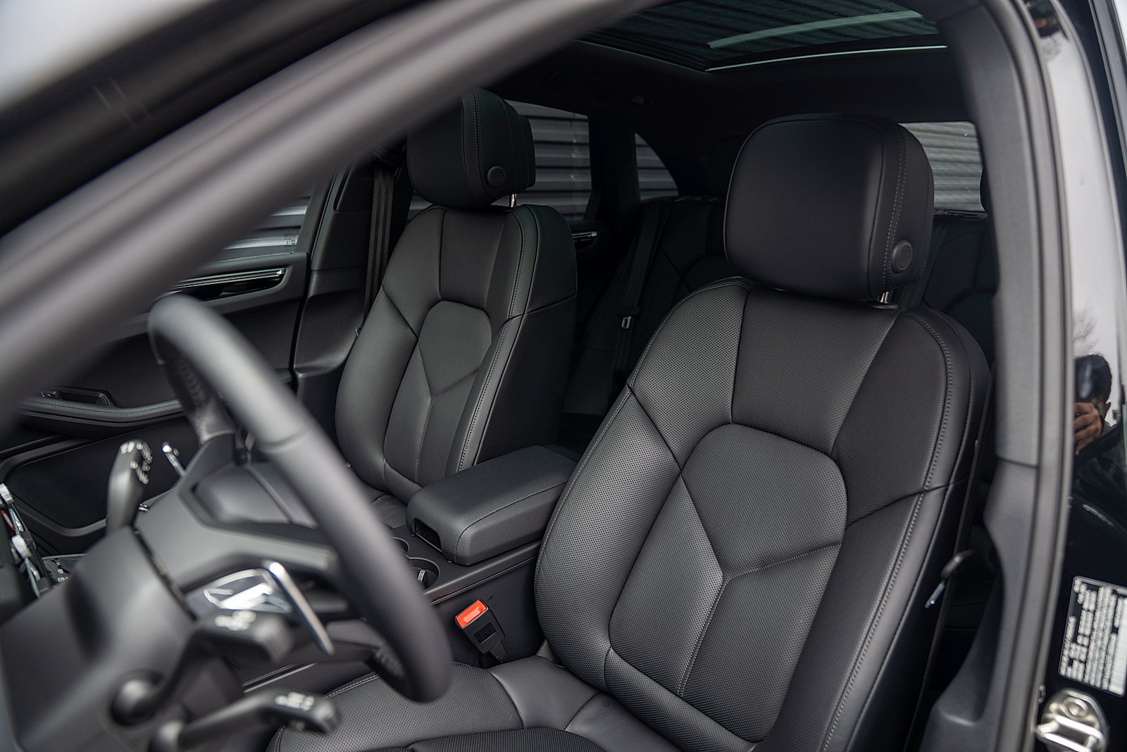 Certified 2026 Porsche Macan AWD/4WD image 5