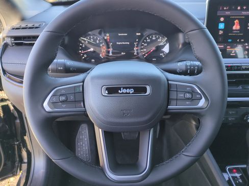 New 2026 Jeep Compass Latitude image 9