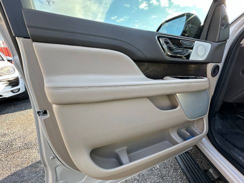 Used 2023 Lincoln Navigator Reserve AWD/4WD image 11