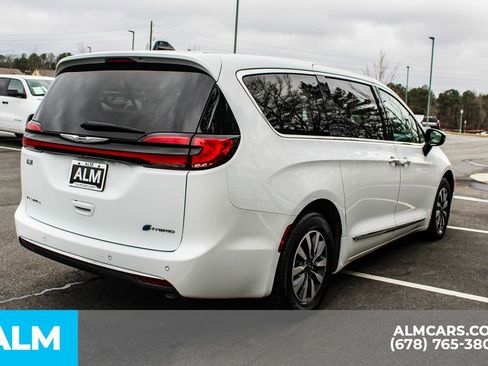 Used 2023 Chrysler Pacifica Limited image 8