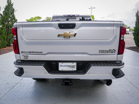 Used 2022 Chevrolet Silverado 2500 High Country w/ Safety Package II AWD/4WD image 9