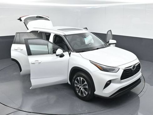 Used 2023 Toyota Highlander XLE FWD image 54